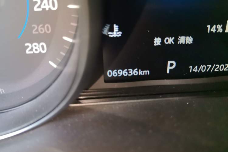 Used Jaguar XE 2015 2.0T 200 PS R-Sport Odometer Close Up