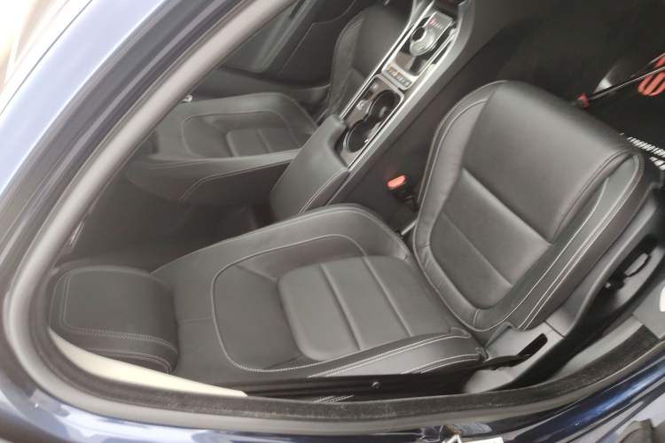 Used Jaguar XE 2015 2.0T 200 PS R-Sport Right Front Seat