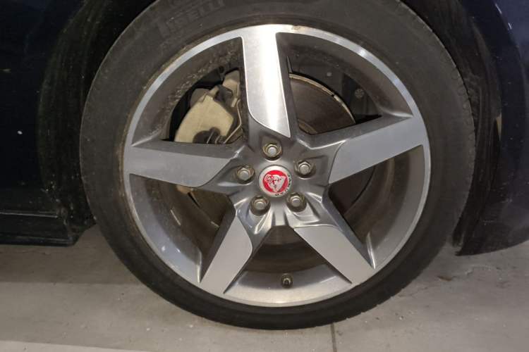 Used Jaguar XE 2015 2.0T 200 PS R-Sport Right Front Wheel Hub