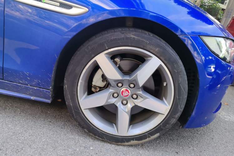 Used Jaguar XE 2015 2.0T 200 PS R-Sport Right Front Wheel Hub
