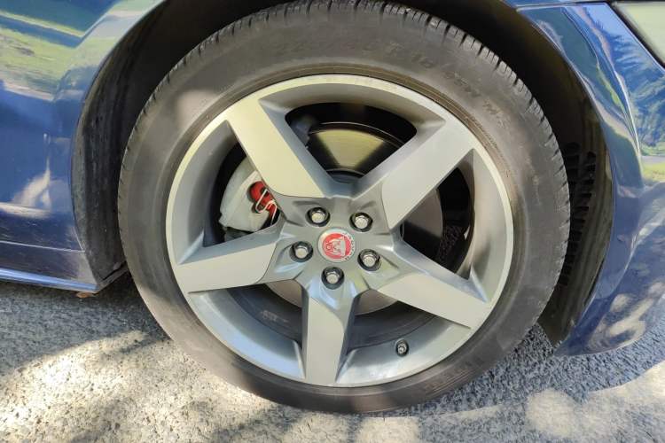 Used Jaguar XE 2015 2.0T 200 PS R-Sport Right Front Wheel Hub