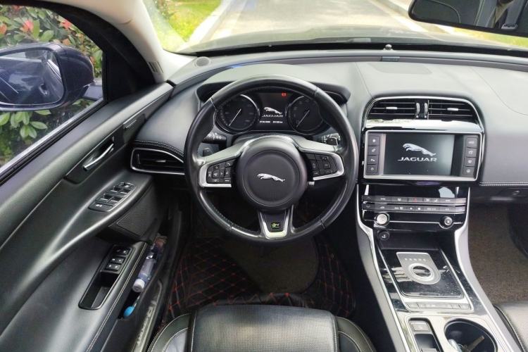 Used Jaguar XE 2015 2.0T 240 PS R-Sport Steering Wheel