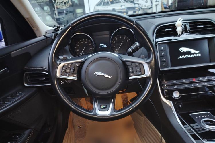 Used Jaguar XE 2015 2.0T 200 PS R-Sport Steering Wheel