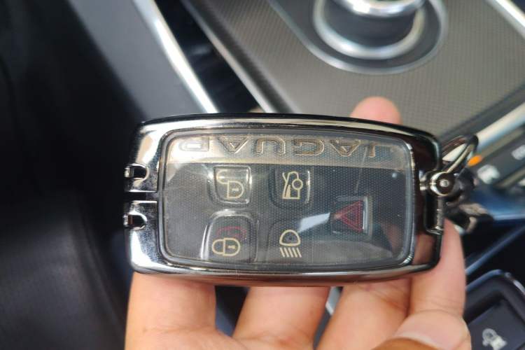 Used Jaguar XE 2015 3.0 SC 340 PS S Vehicle Key
