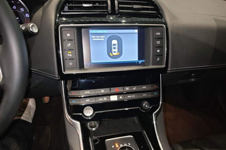 Used Jaguar XE 2015 2.0T 200 PS R-Sport Audio And AC Panel