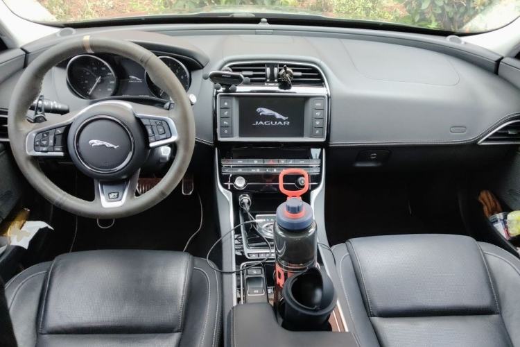Used Jaguar XE 2015 2.0T 200 PS R-Sport Center Console