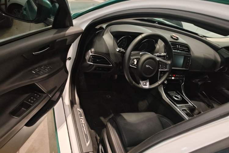 Used Jaguar XE 2015 2.0T 200 PS R-Sport Driver Seat
