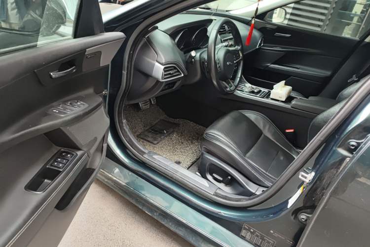 Used Jaguar XE 2015 2.0T 240 PS R-Sport Driver Seat