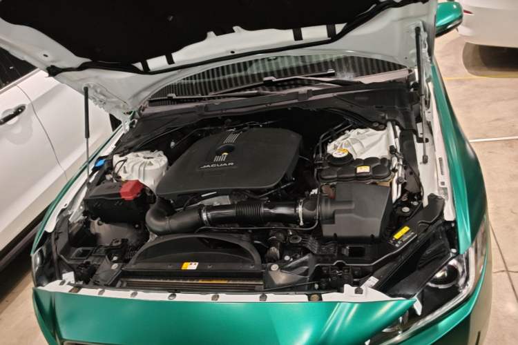 Used Jaguar XE 2015 2.0T 200 PS R-Sport Engine Bay