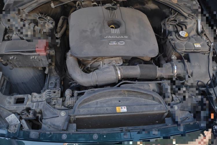Used Jaguar XE 2015 2.0T 200 PS R-Sport Engine Bay