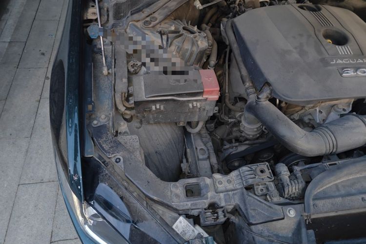 Used Jaguar XE 2015 2.0T 200 PS R-Sport Engine Bay Right