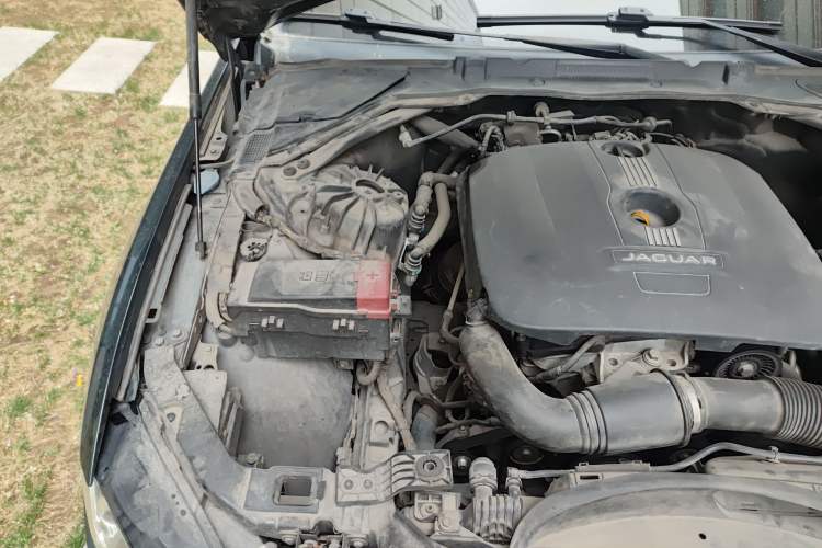 Used Jaguar XE 2015 2.0T 240 PS R-Sport Engine Bay Right