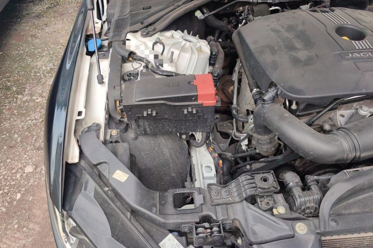 Used Jaguar XE 2015 2.0T 200 PS R-Sport Engine Bay Right