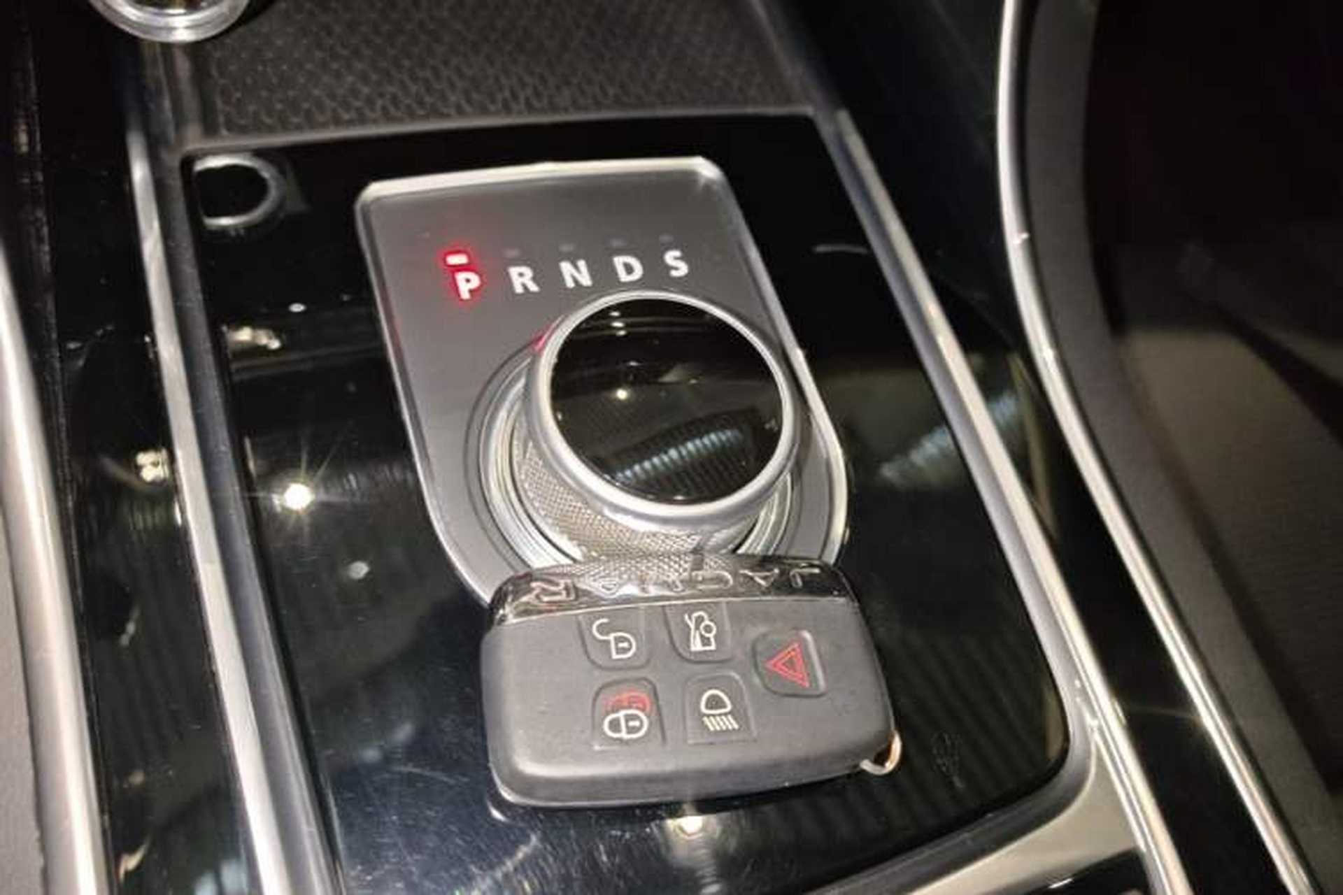 Used Jaguar XE 2015 2.0T 200 PS R-Sport Gear Lever
