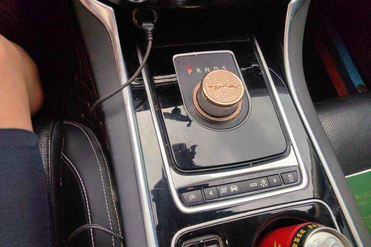 Used Jaguar XE 2015 2.0T 200 PS R-Sport Gear Lever
