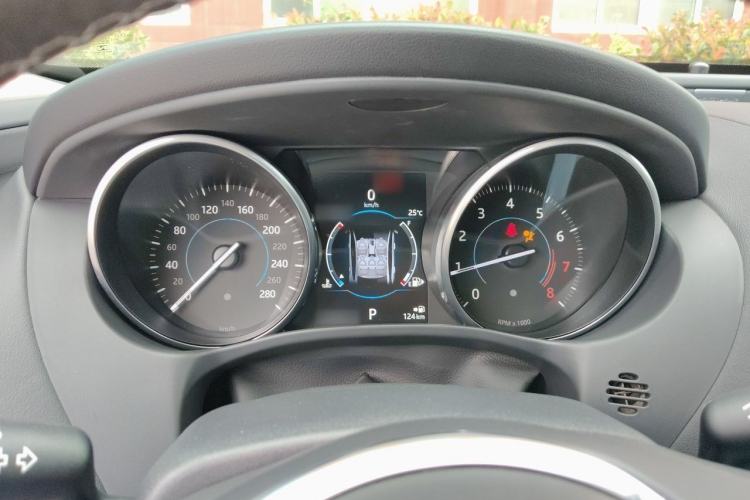 Used Jaguar XE 2015 2.0T 200 PS R-Sport Instrument Cluster