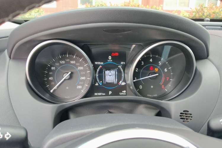 Used Jaguar XE 2015 2.0T 200 PS R-Sport Instrument Cluster