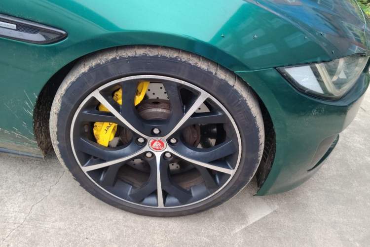 Used Jaguar XE 2015 2.0T 200 PS R-Sport Right Front Wheel Hub