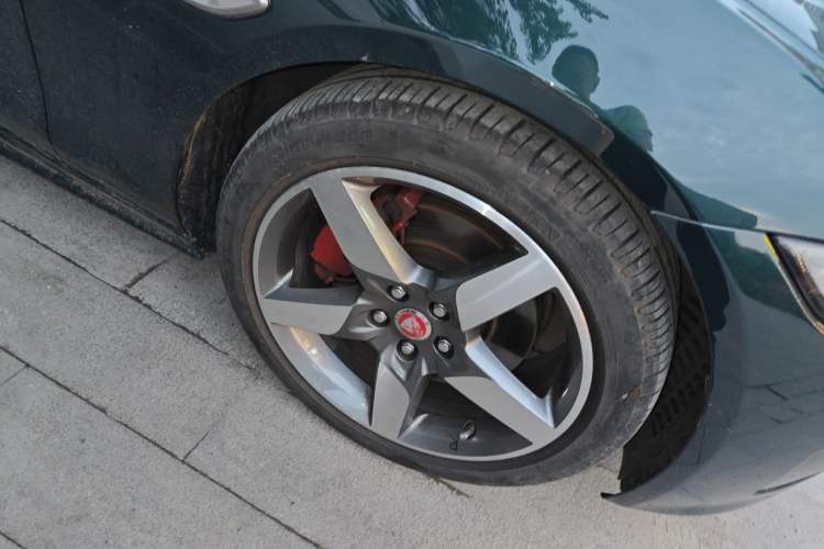 Used Jaguar XE 2015 2.0T 200 PS R-Sport Right Front Wheel Hub