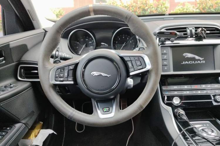 Used Jaguar XE 2015 2.0T 200 PS R-Sport Steering Wheel