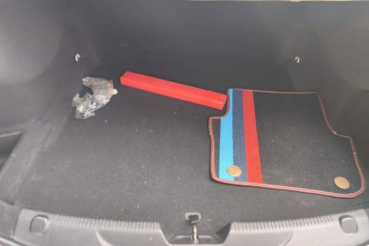 Used Jaguar XE 2015 2.0T 200 PS R-Sport Trunk