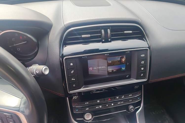 Used Jaguar XE 2015 2.0T 200 PS R-Sport Audio And AC Panel