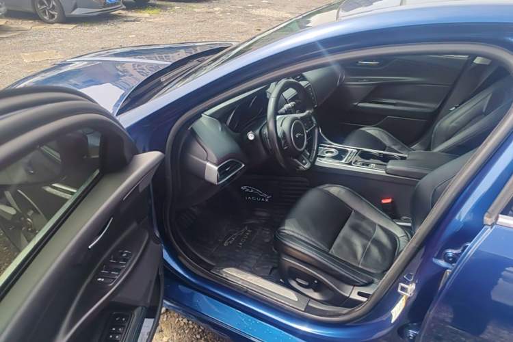 Used Jaguar XE 2015 2.0T 200 PS R-Sport Driver Seat