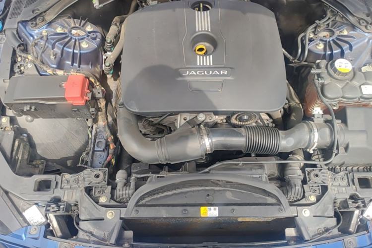 Used Jaguar XE 2015 2.0T 200 PS R-Sport Engine Bay