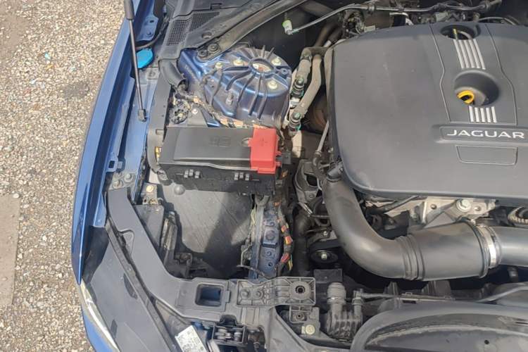 Used Jaguar XE 2015 2.0T 200 PS R-Sport Engine Bay Right