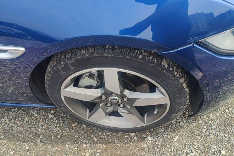 Used Jaguar XE 2015 2.0T 200 PS R-Sport Right Front Wheel Hub