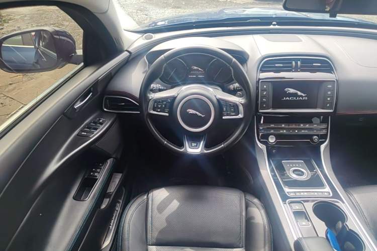 Used Jaguar XE 2015 2.0T 200 PS R-Sport Steering Wheel