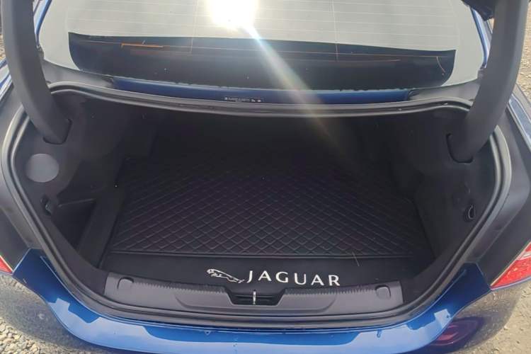 Used Jaguar XE 2015 2.0T 200 PS R-Sport Trunk