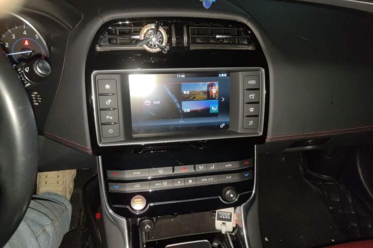 Used Jaguar XE 2015 2.0T 200 PS R-Sport Audio And AC Panel