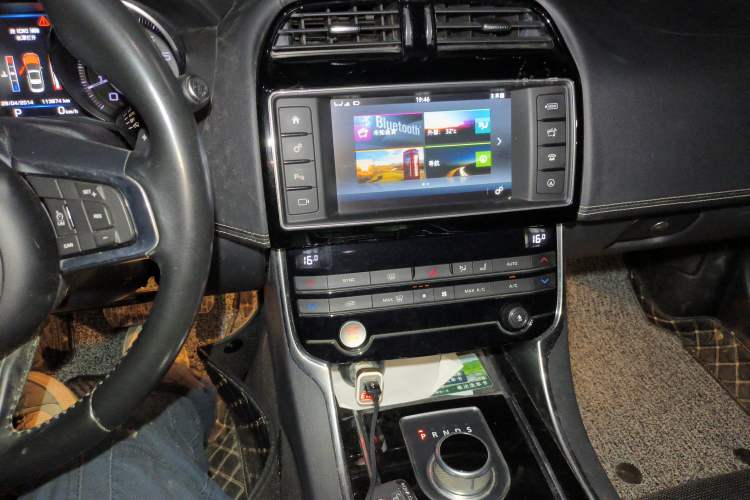 Used Jaguar XE 2015 2.0T 240 PS R-Sport Audio And AC Panel