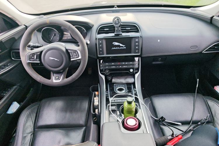 Used Jaguar XE 2015 2.0T 200 PS R-Sport Center Console