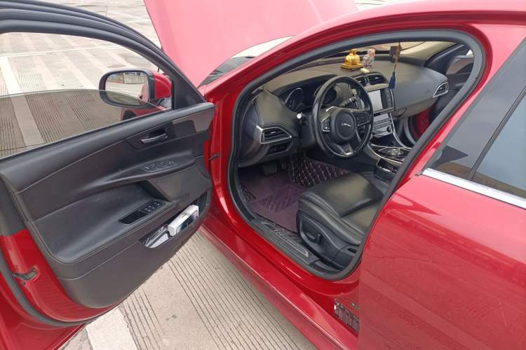 Used Jaguar XE 2015 2.0T 200 PS R-Sport Driver Seat