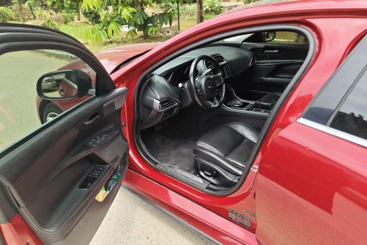 Used Jaguar XE 2015 2.0T 200 PS R-Sport Driver Seat