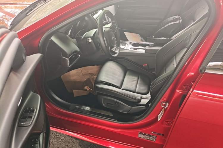 Used Jaguar XE 2015 2.0T 240 PS R-Sport Driver Seat