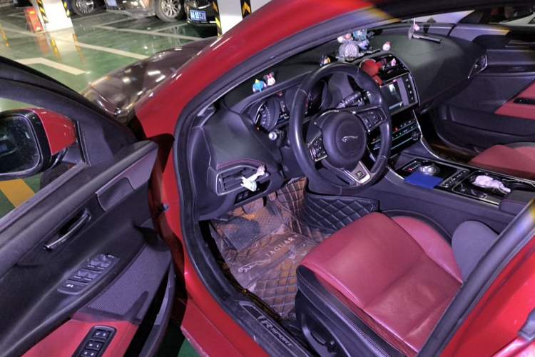 Used Jaguar XE 2015 2.0T 200 PS R-Sport Driver Seat