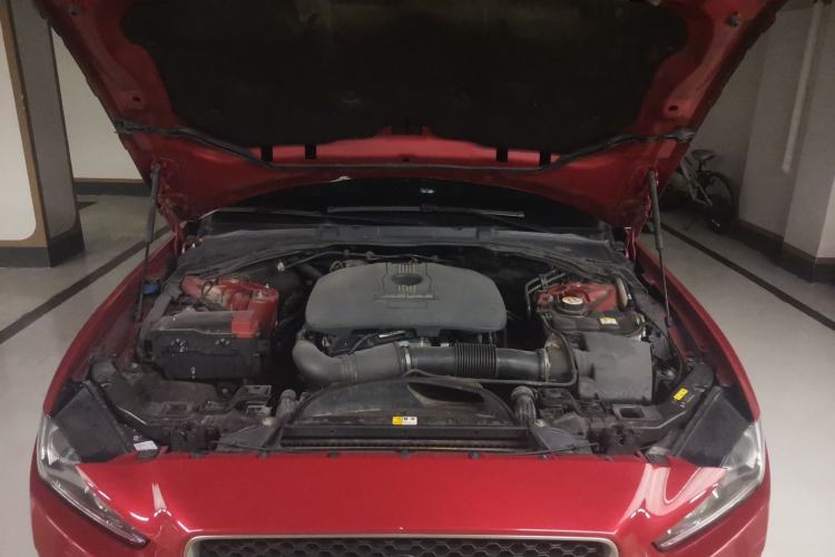 Used Jaguar XE 2015 2.0T 200 PS R-Sport Engine Bay