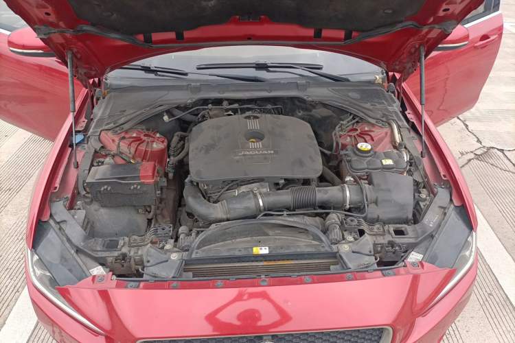 Used Jaguar XE 2015 2.0T 200 PS R-Sport Engine Bay