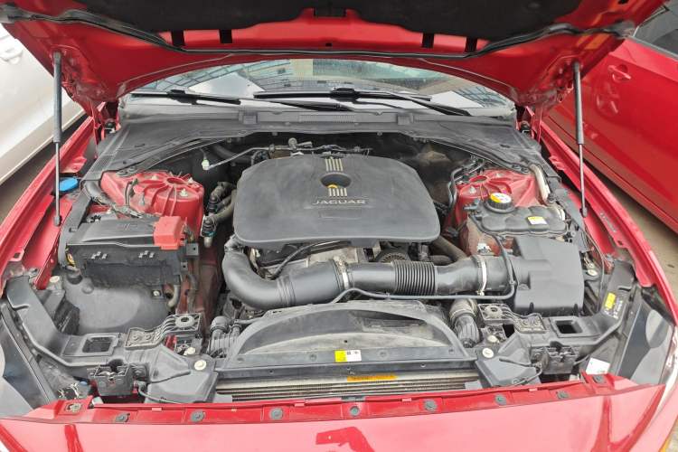Used Jaguar XE 2015 2.0T 200 PS R-Sport Engine Bay