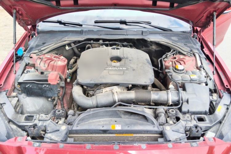 Used Jaguar XE 2015 2.0T 200 PS R-Sport Engine Bay