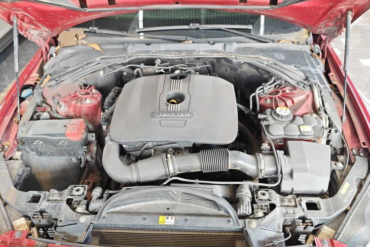 Used Jaguar XE 2015 2.0T 200 PS R-Sport Engine Bay