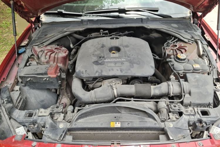 Used Jaguar XE 2015 2.0T 200 PS R-Sport Engine Bay
