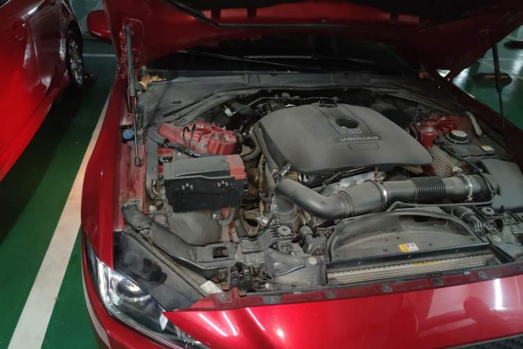 Used Jaguar XE 2015 2.0T 200 PS R-Sport Engine Bay Right