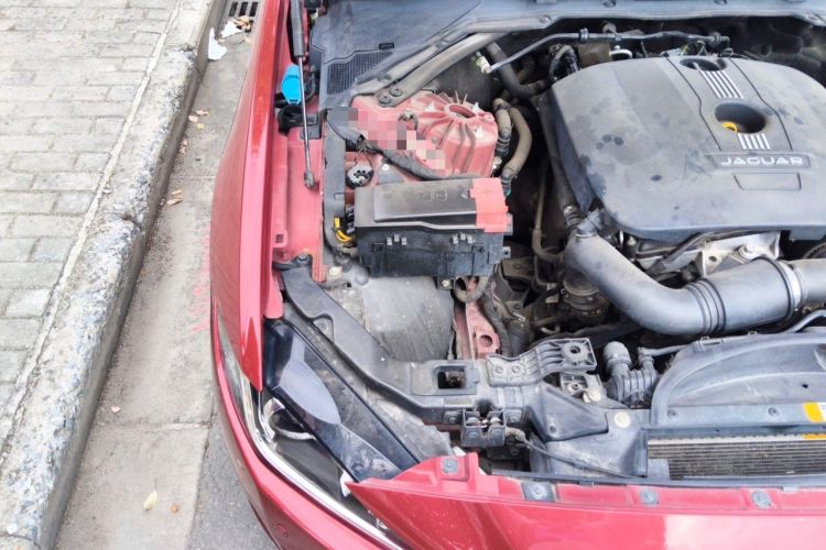 Used Jaguar XE 2015 2.0T 200 PS R-Sport Engine Bay Right