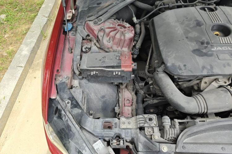 Used Jaguar XE 2015 2.0T 200 PS R-Sport Engine Bay Right