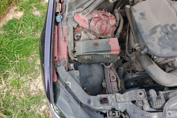 Used Jaguar XE 2015 2.0T 200 PS R-Sport Engine Bay Right
