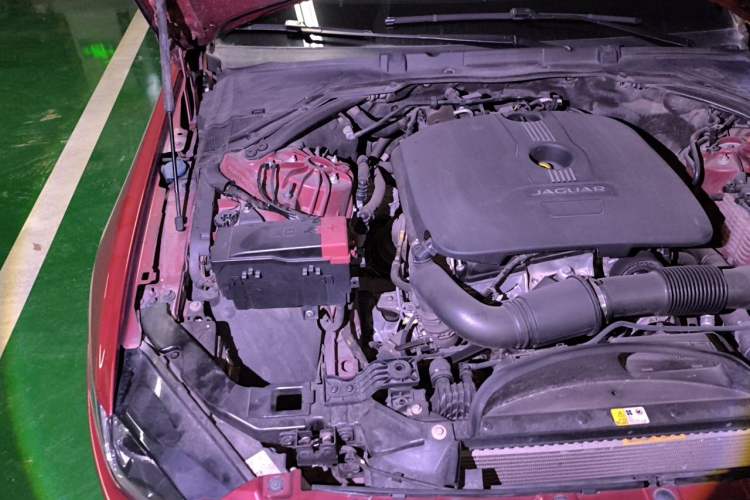 Used Jaguar XE 2015 2.0T 200 PS R-Sport Engine Bay Right